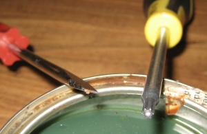 Materiale necesare: vaselina, surubelnita pana, surubelnita torx 20